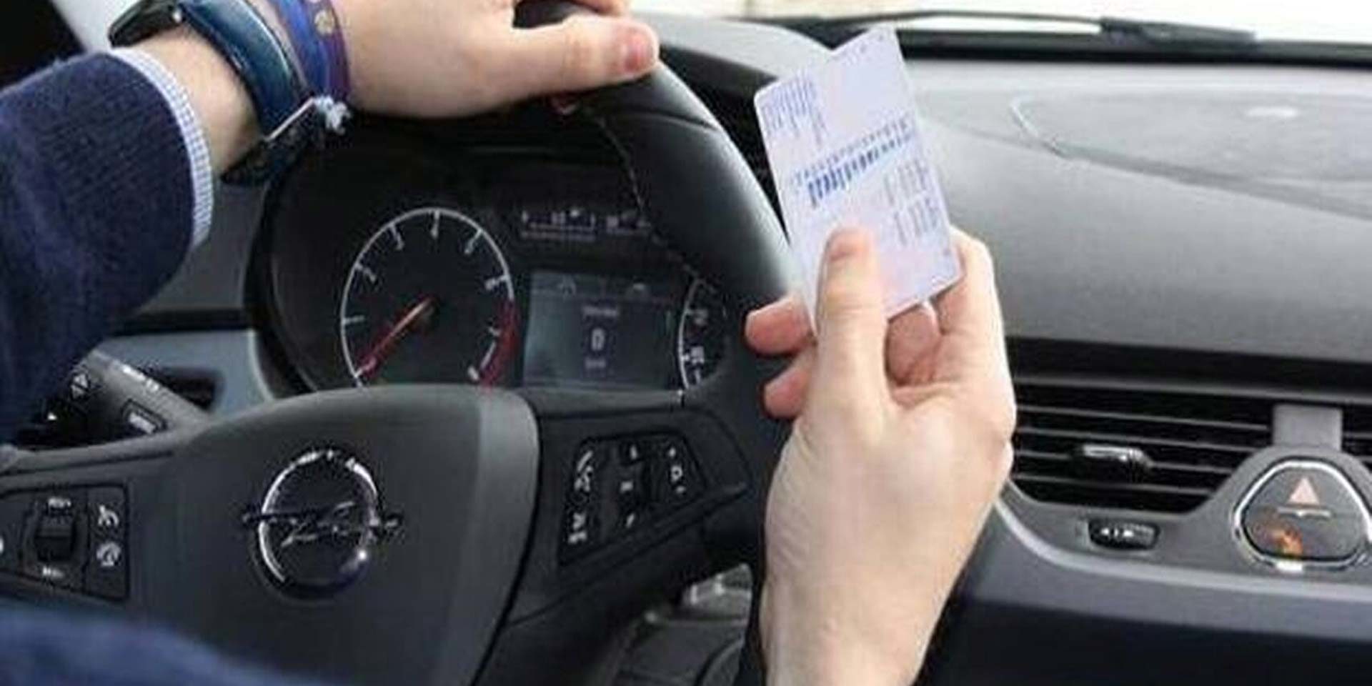 Como cambiar tu carnet británico tras el Brexit en Europa El Brexit afectará a los ciudadanos británicos y europeos al conducir en Reino Unido: te explicamos cómo cambiar tu carnet británico en Españas tras el Brexit